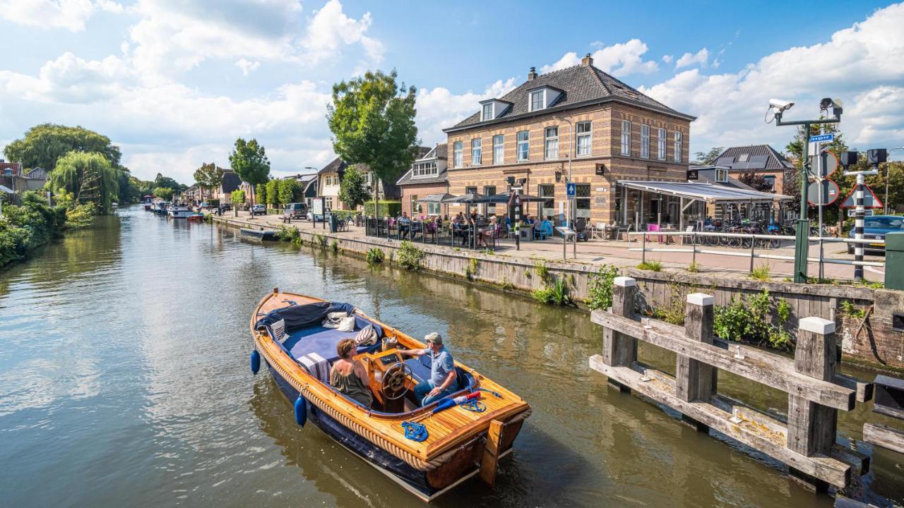 Hotel Over De Brug Haastrecht Exterior photo